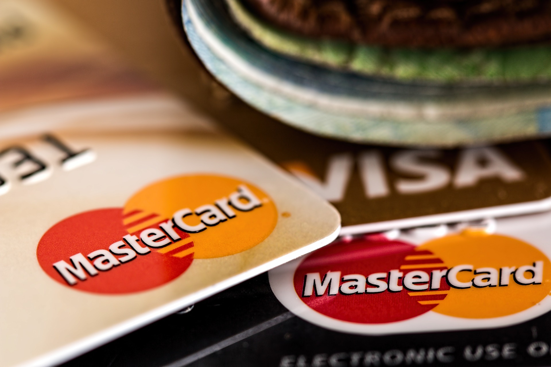 Kartu kredit BNI tersedia untuk transaksi di dalam dan luar negeri