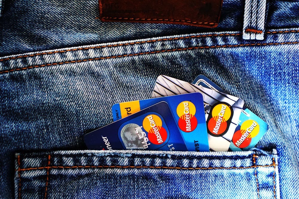 Pilih kartu kredit terbaik sesuai kebutuhan dan kondisi keuangan
