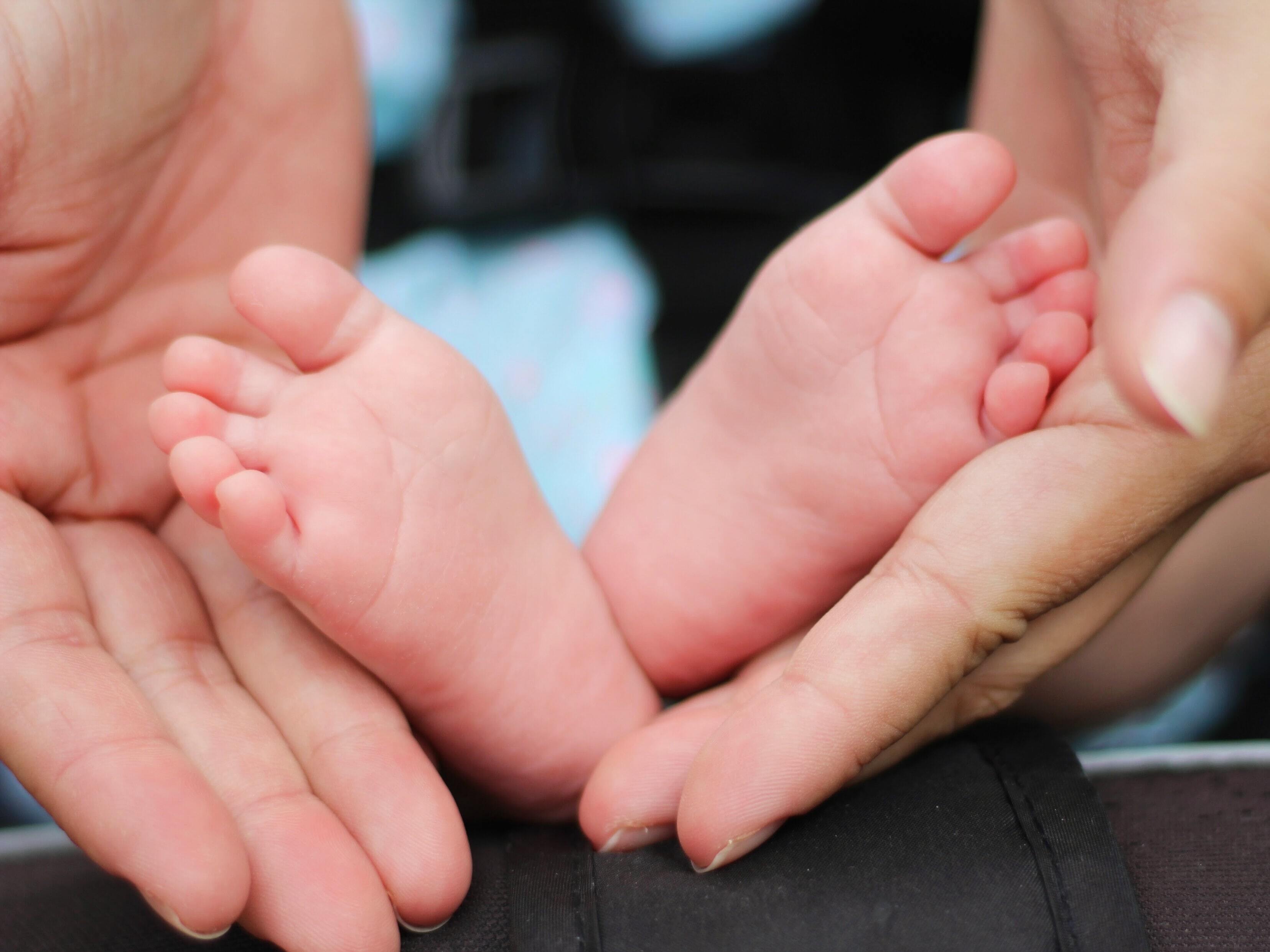 Lindungi ibu dan bayi dalam proses lahiran dengan asuransi