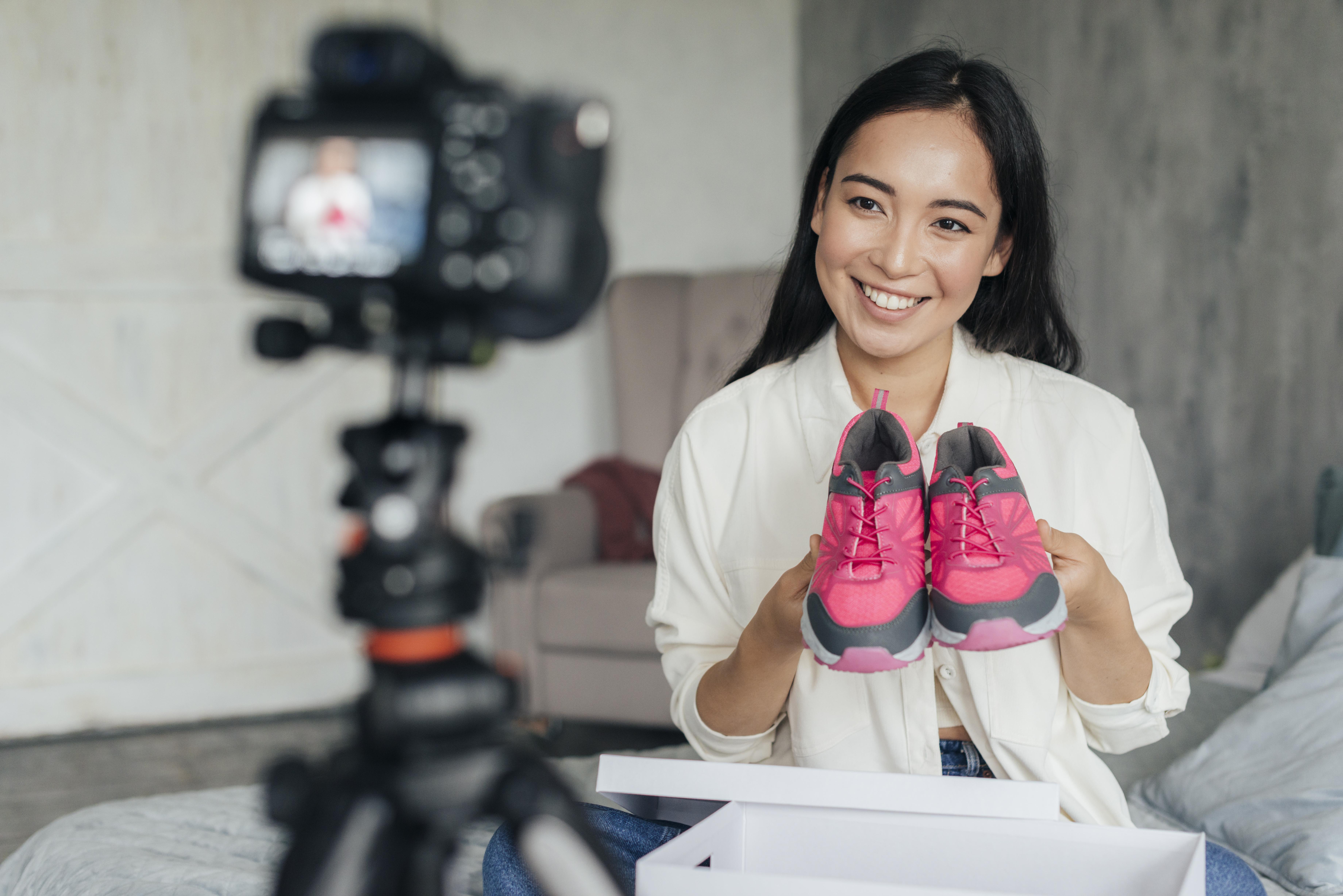 https://img.moneyduck.com/article_attachment/1654006950-woman-vlogging-with-her-sports-shoes.jpg
