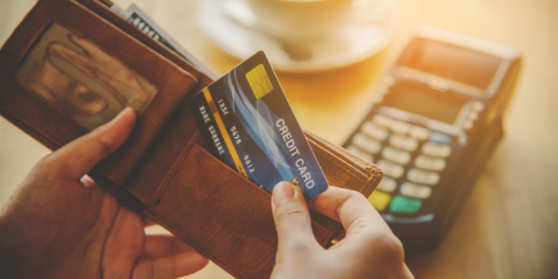Transaksi di mana pun lebih mudah dengan kartu kredit OCBC NISP.