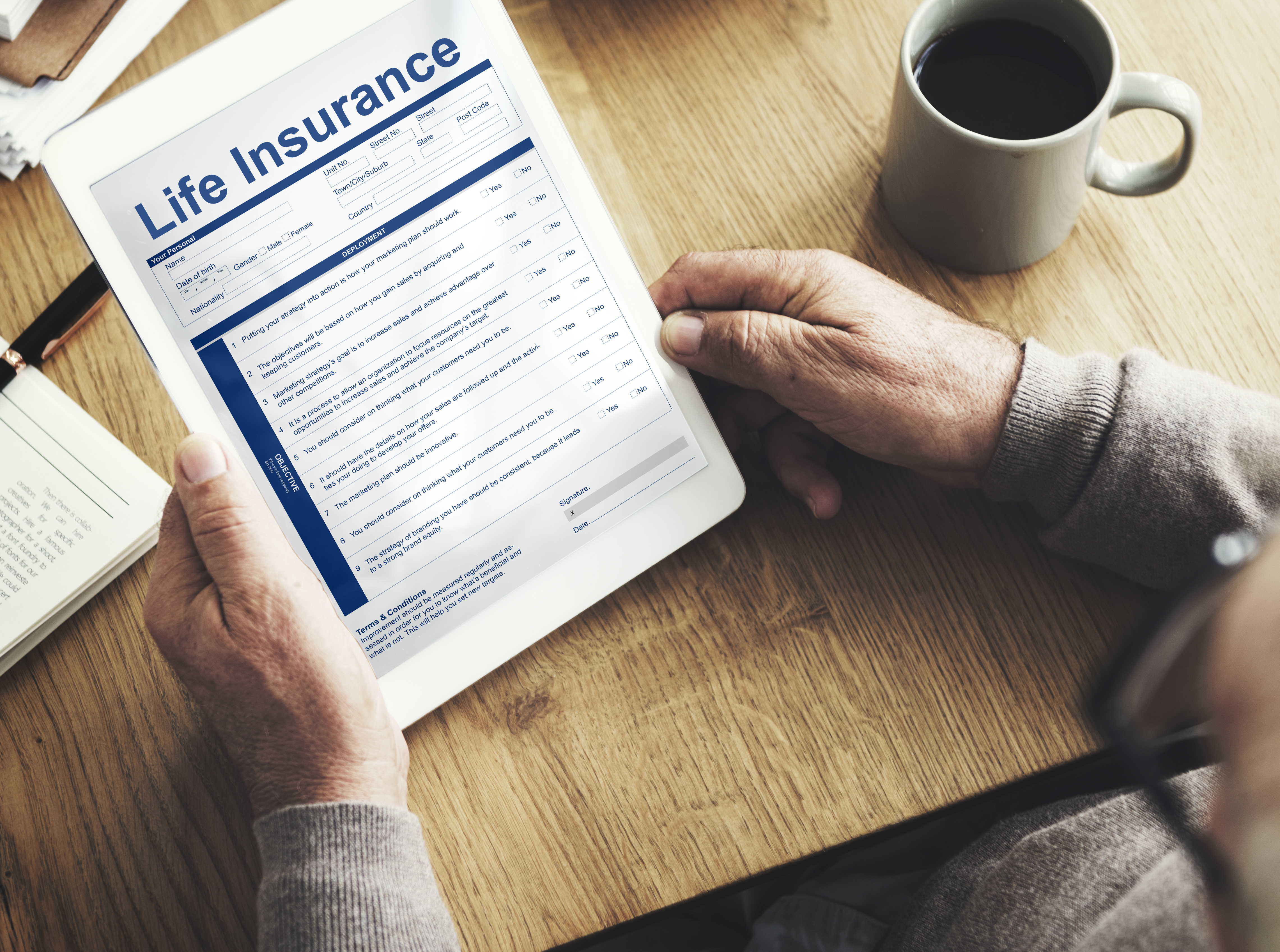 https://img.moneyduck.com/article_attachment/1661411791-life-insurance-policy-terms-use-concept.jpg