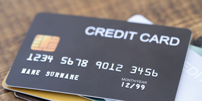 Kartu kredit adalah alat pembayaran cashless dalam bentuk dana pinjaman