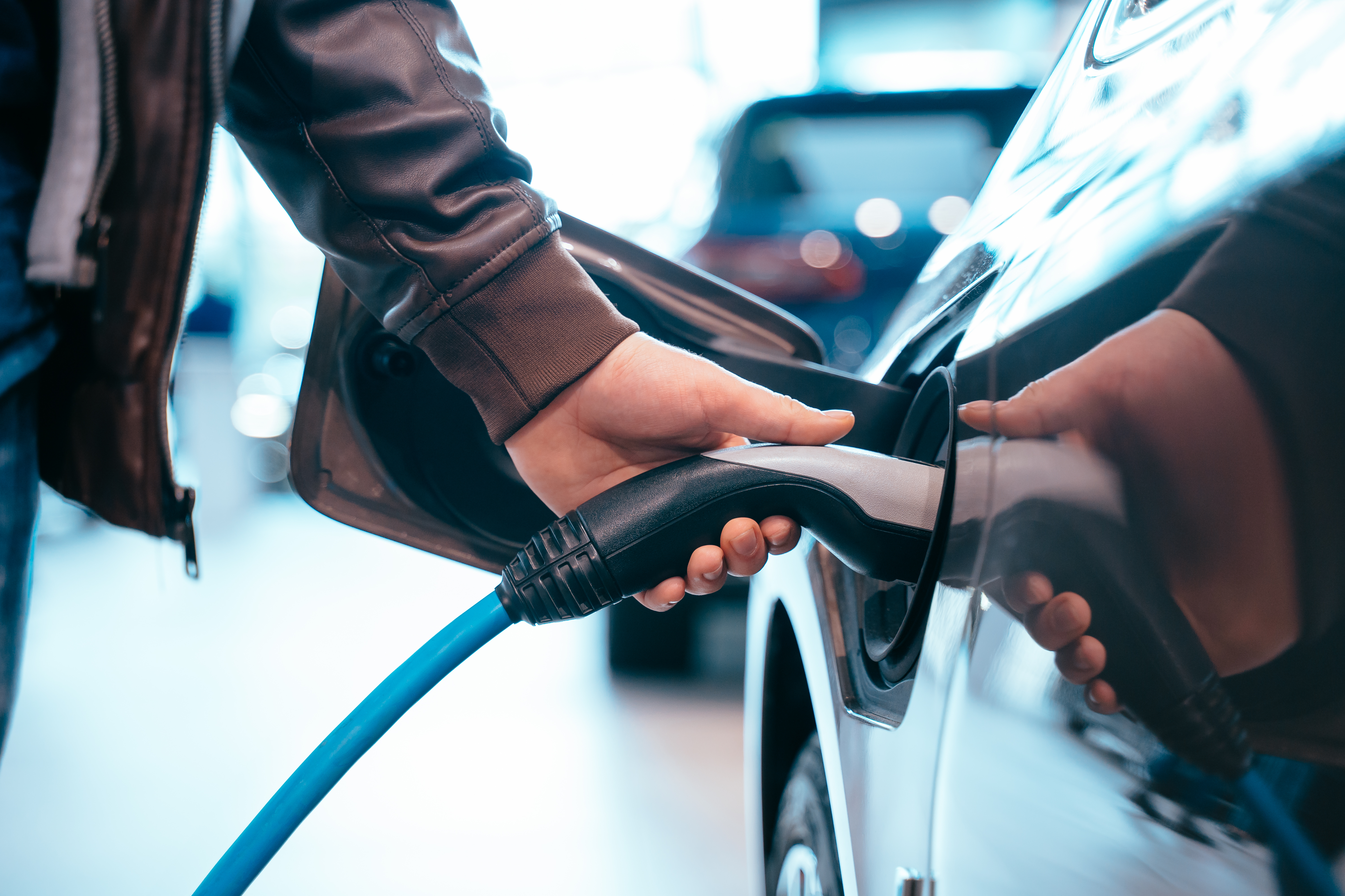 https://img.moneyduck.com/article_attachment/1664512802-human-hand-is-holding-electric-car-charging-connect-electric-car.jpg