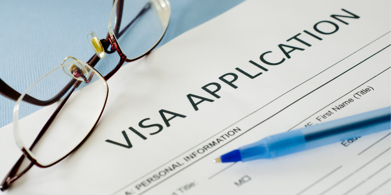 Mengisi formulir pengajuan visa