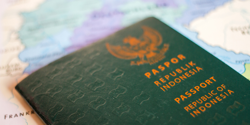 Paspor Indonesia terdiri dari e-paspor dan paspor biasa
