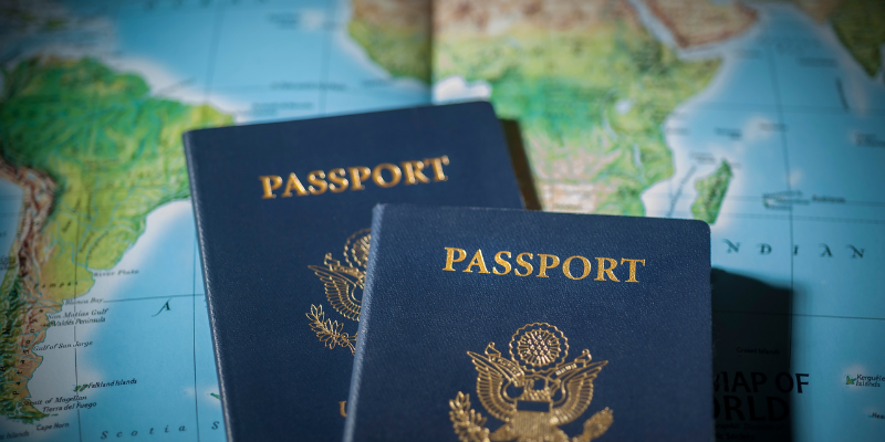 Siapkan paspor minimal berlaku 3 bulan sebelum keberangkatan