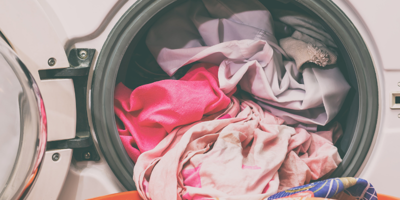 Usaha laundry dibutuhkan banyak orang untuk mencuci pakaiannya