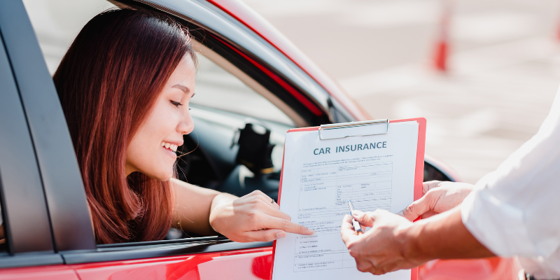 Membeli asuransi mobil melalui agen