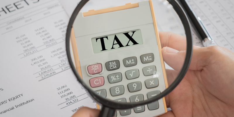 Menghitung pajak dengan kalkulator