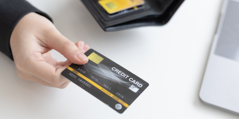 Transaksi dengan kartu kredit