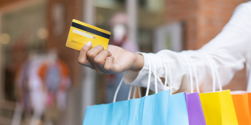 Belanja dengan kartu kredit