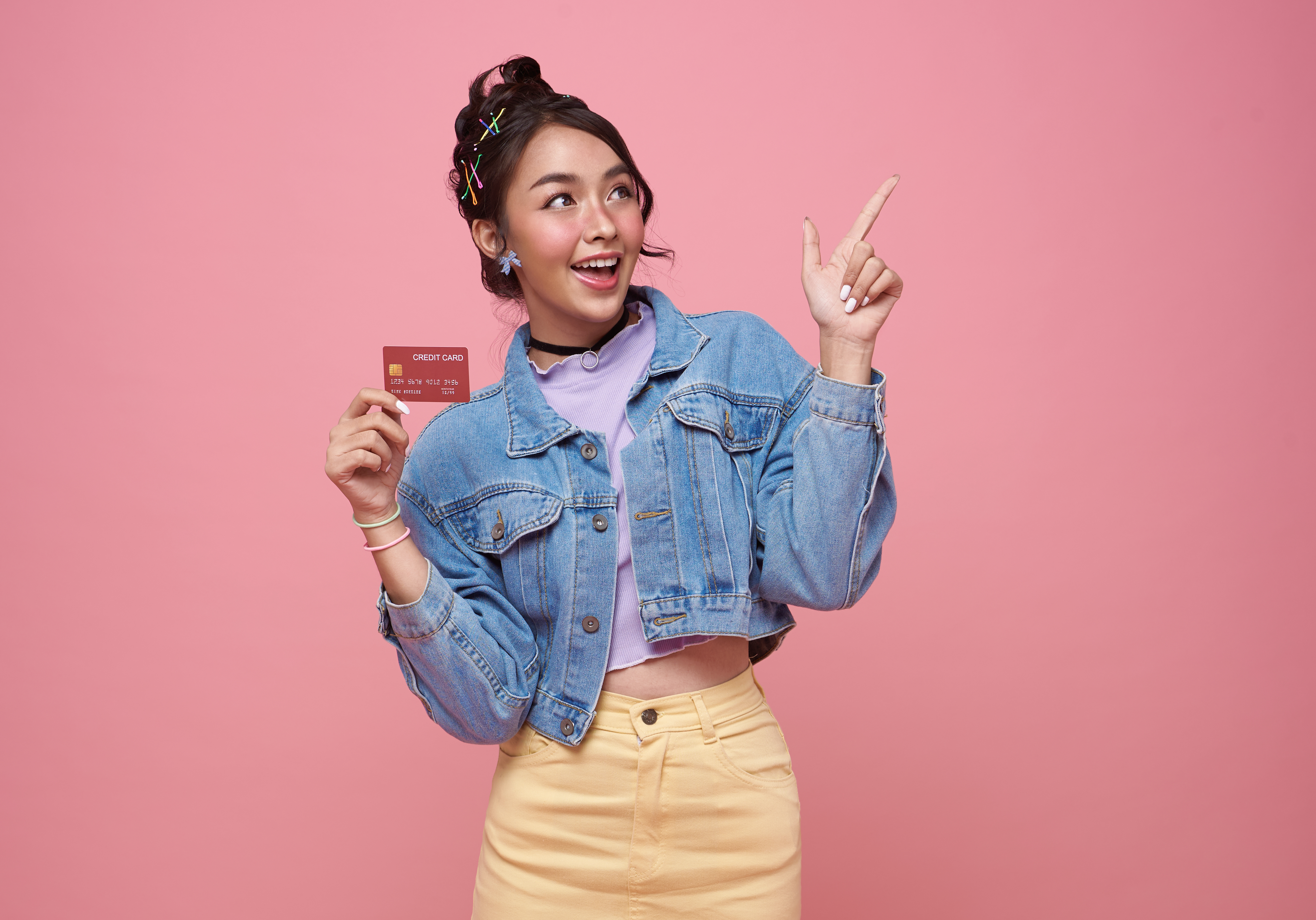 https://img.moneyduck.com/article_attachment/1689826709-happy-beautiful-asian-teen-shopaholic-women-showing-credit-card-her-finger-pointing-pink.jpg