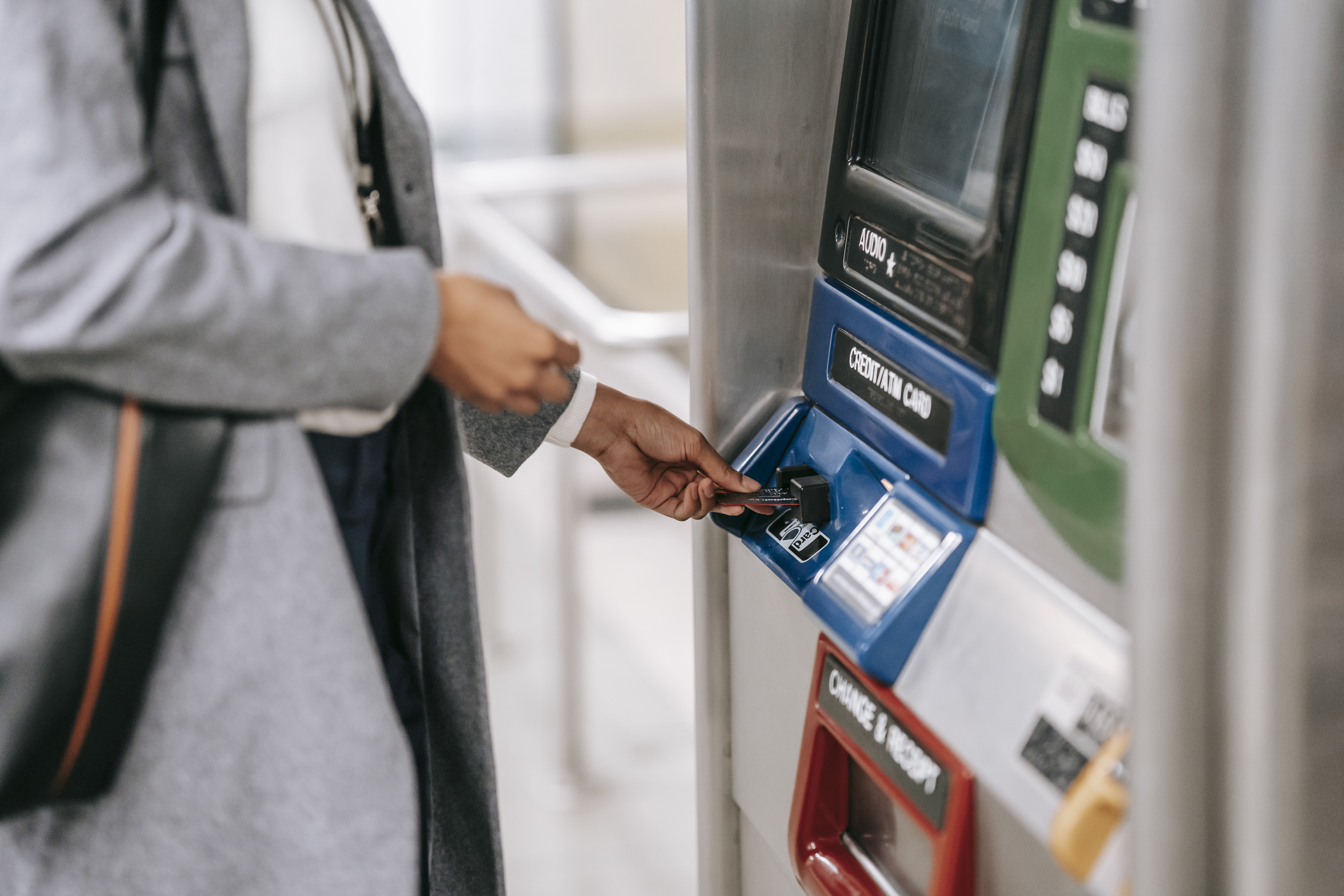 Daftar sms banking bisa melalui mesin ATM.