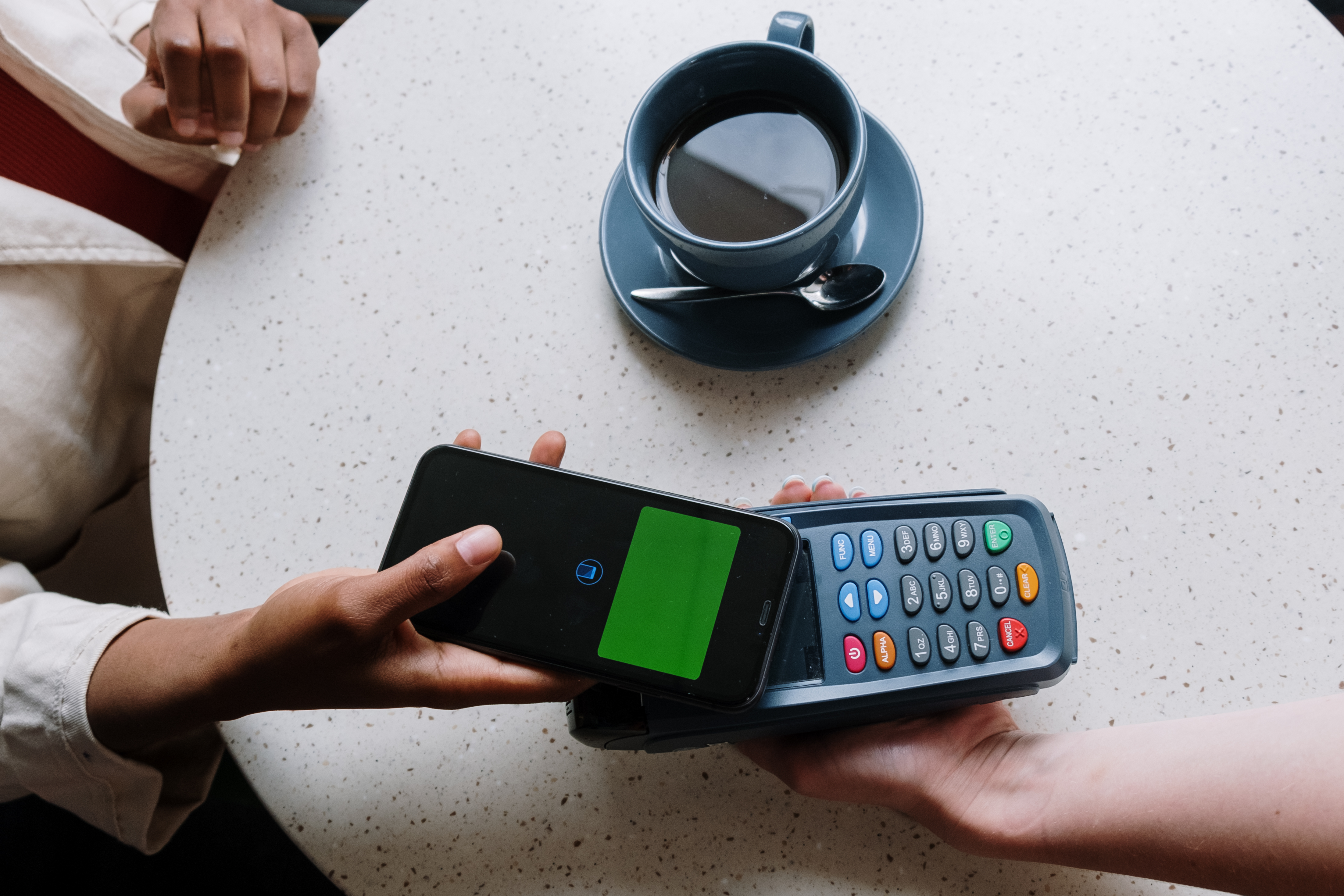 Ilustrasi transaksi cashless dengan e-wallet