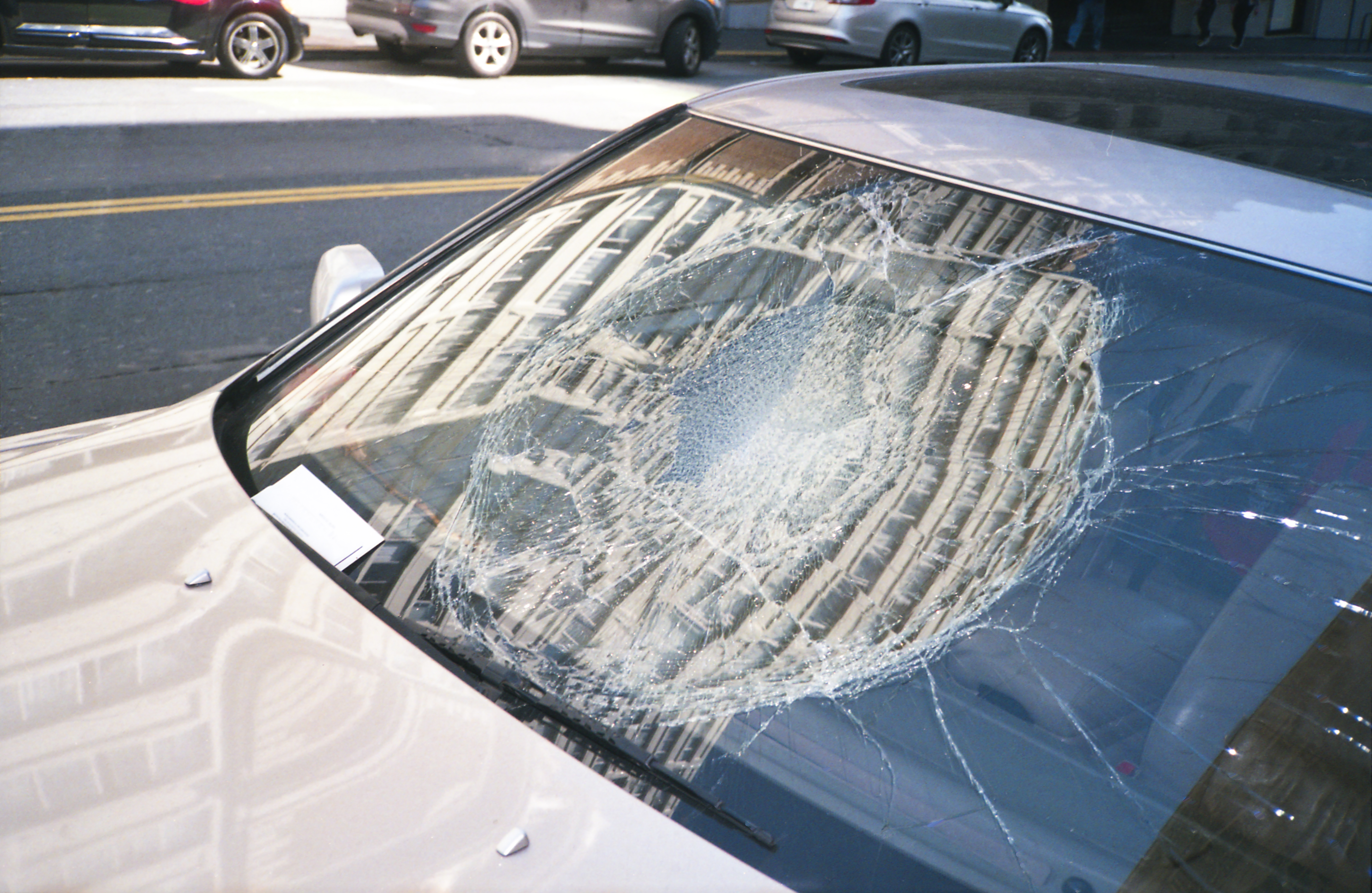 Asuransi kendaraan all risk akan mengganti kerugian atas kerusakan secara menyeluruh