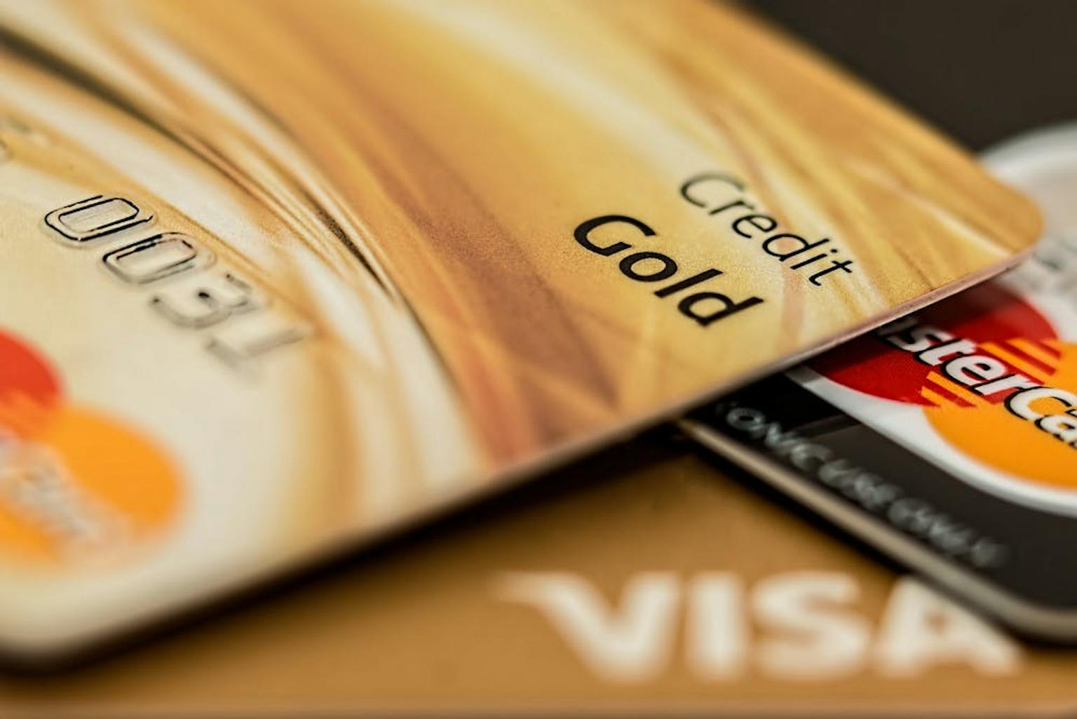 Pengguna Layanan Perbankan, Kenali Mengenai Perbedaan Kartu Kredit VS Kartu Debit